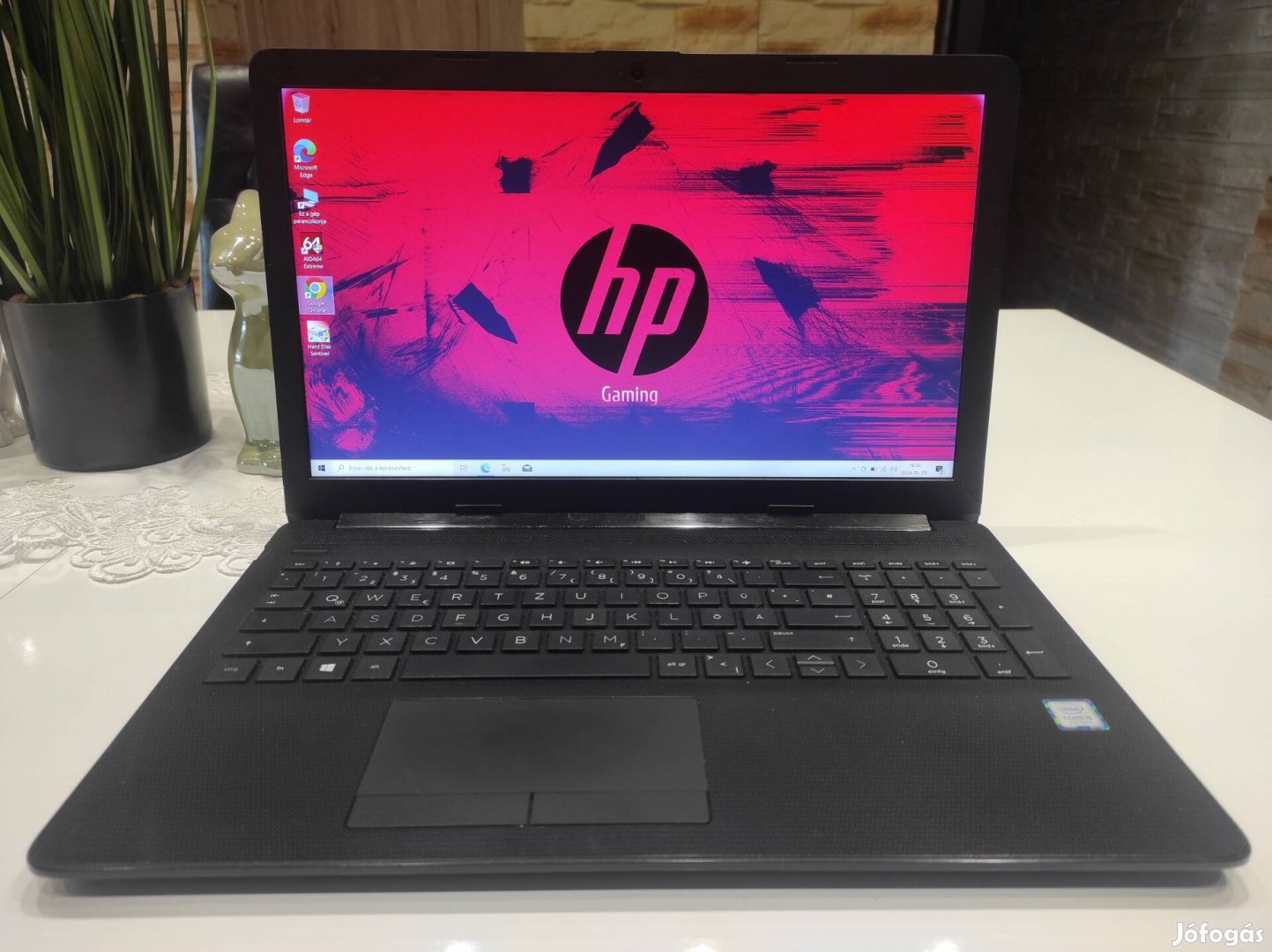Eladó I5-ös 7 generációs szép állapotú HP laptop.