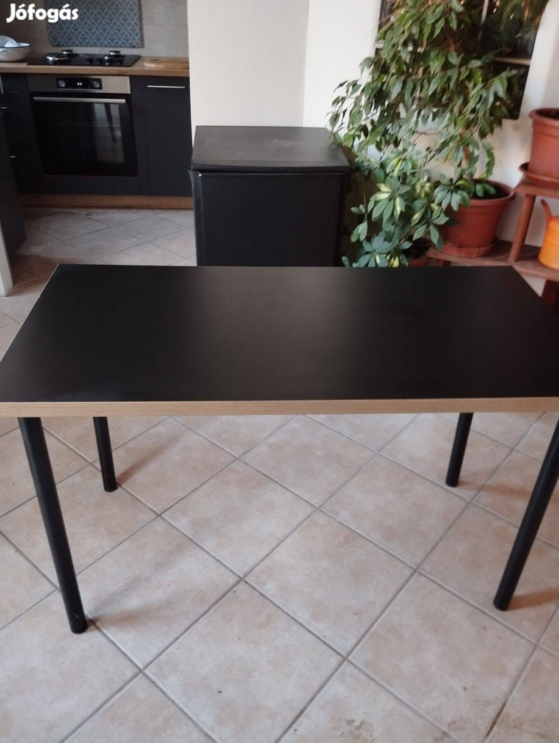 Eladó IKEA asztal (Linnmon 120x60cm)