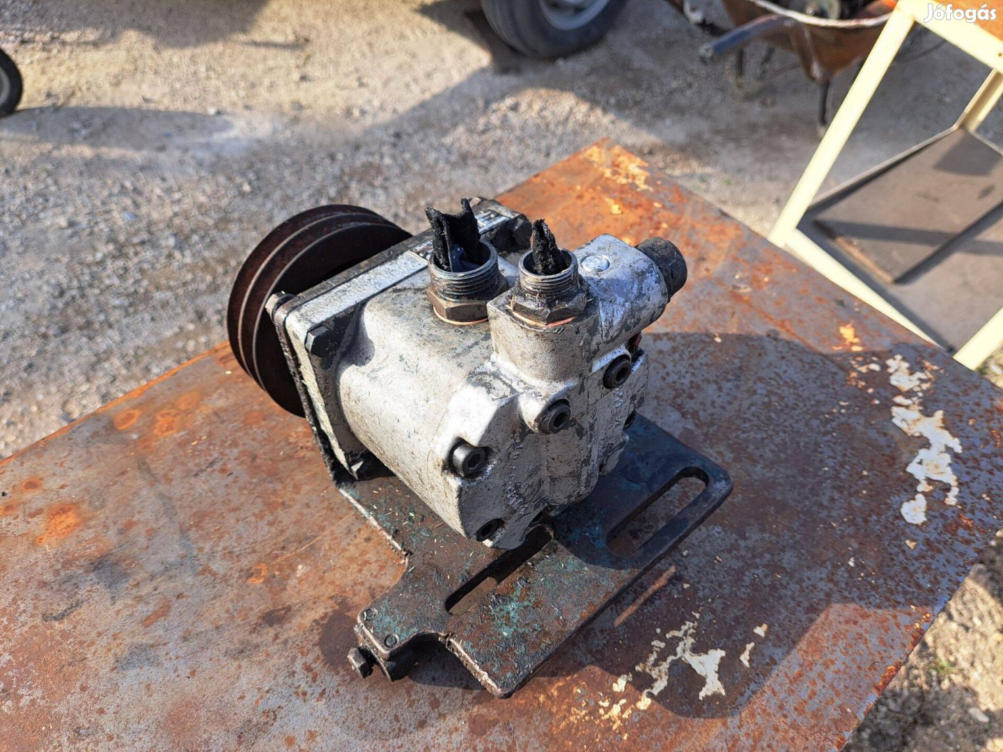 Eladó Ikarus busz szervószivattyú szervó szivattyú pumpa