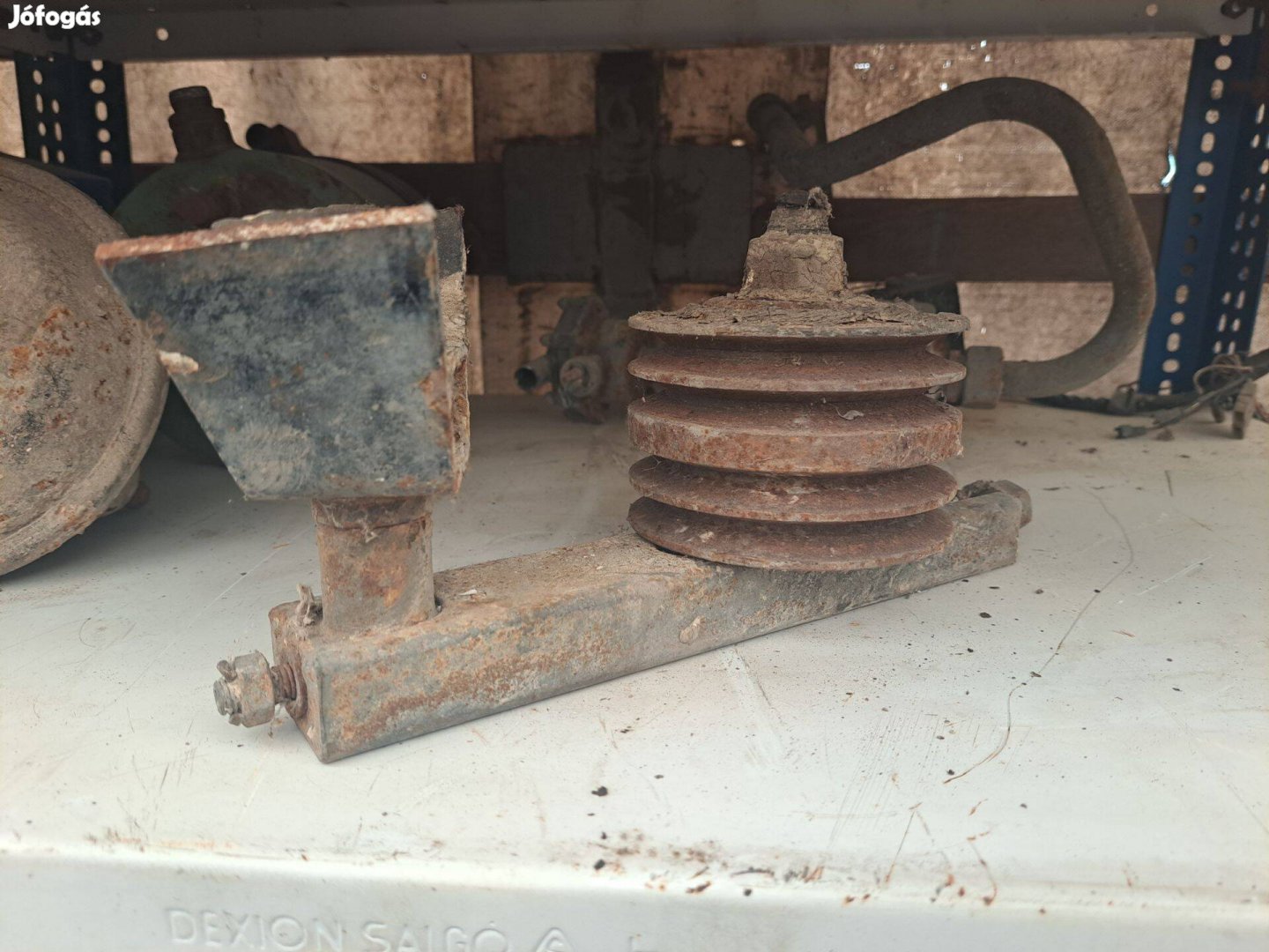 Eladó Ikarus busz szíjfeszítő görgő felfogató konzollal