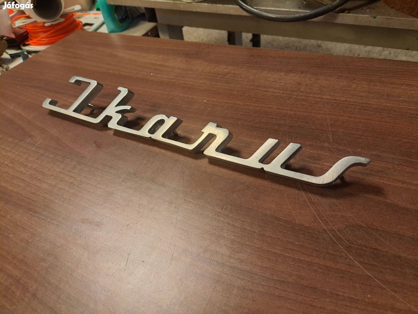 Eladó Ikarus folyóírásos márkajelzés logo felirat