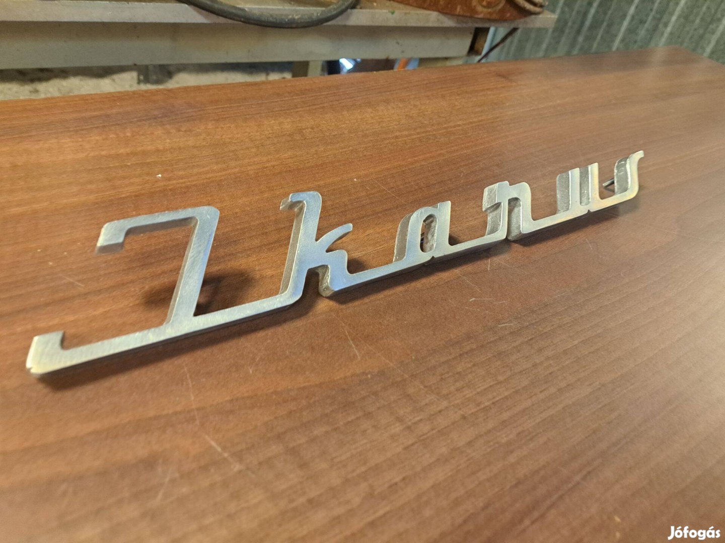 Eladó Ikarus folyóírásos márkajelzés logo felirat