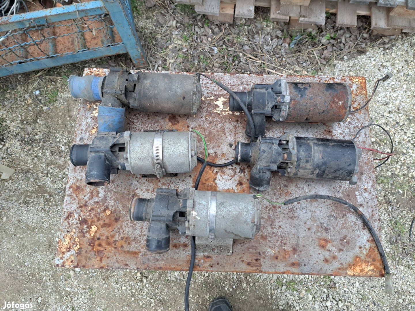 Eladó Ikarus keringető szivattyú pumpa 24v 24 voltos víz keringető