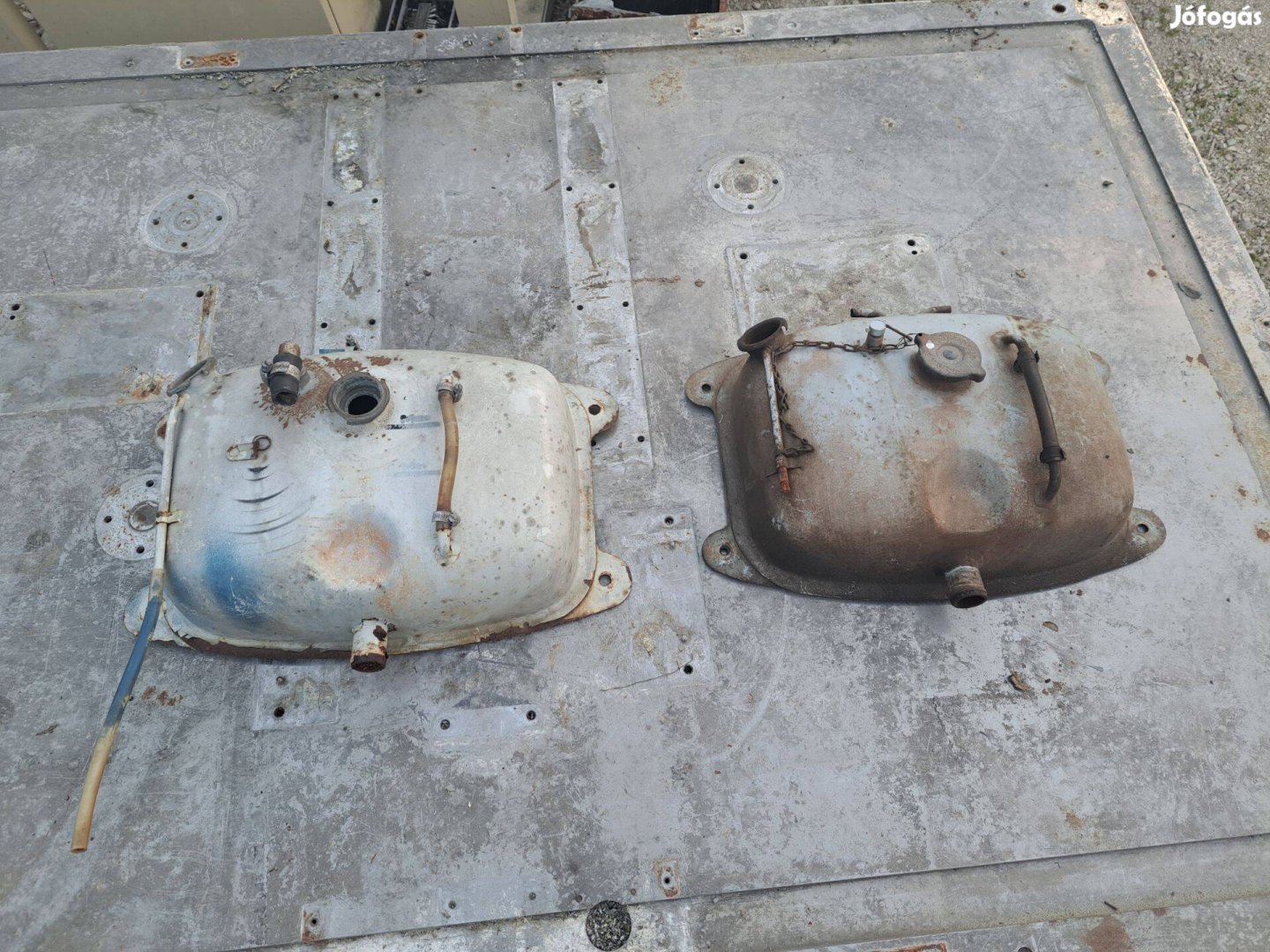 Eladó Ikarus kiegyenlítő tartály hűtő víz tartály