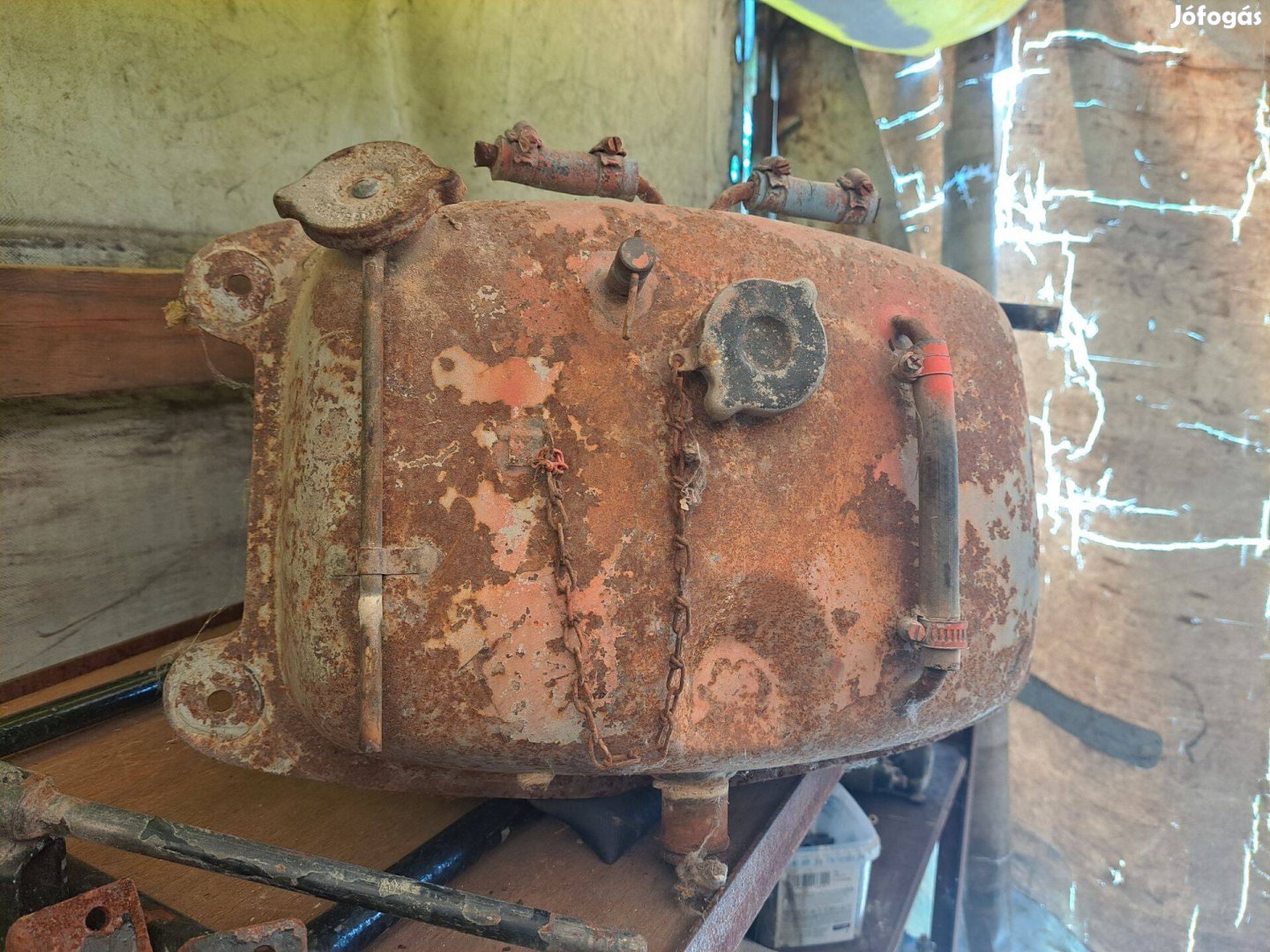 Eladó Ikarus kiegyenlítő tartály víztartály