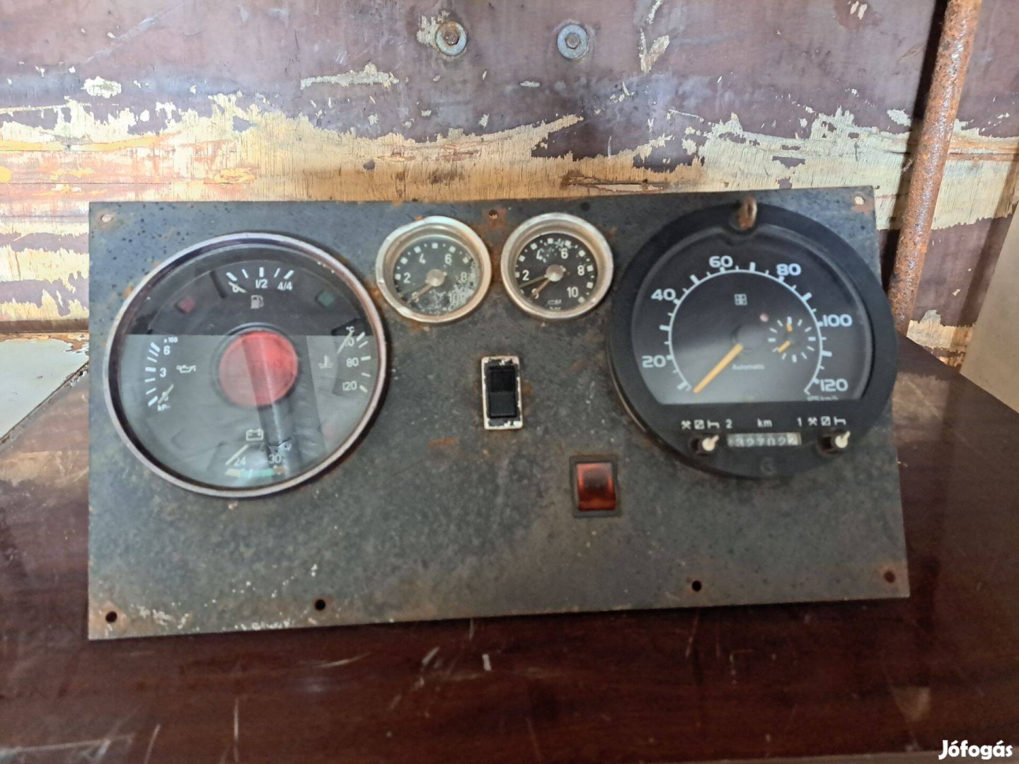 Eladó Ikarus komplett középső műszerfal panel
