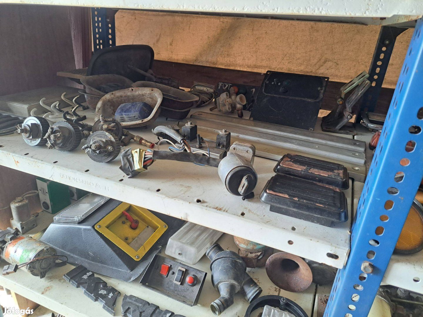 Eladó Ikarus világítás alkatrészek lámpa egyéb kis alkatrész