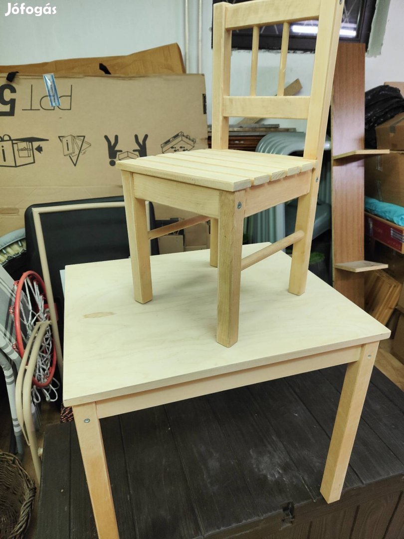 Eladó Ikea natúr telifa kisasztal 2 székkel gyerekeknek!