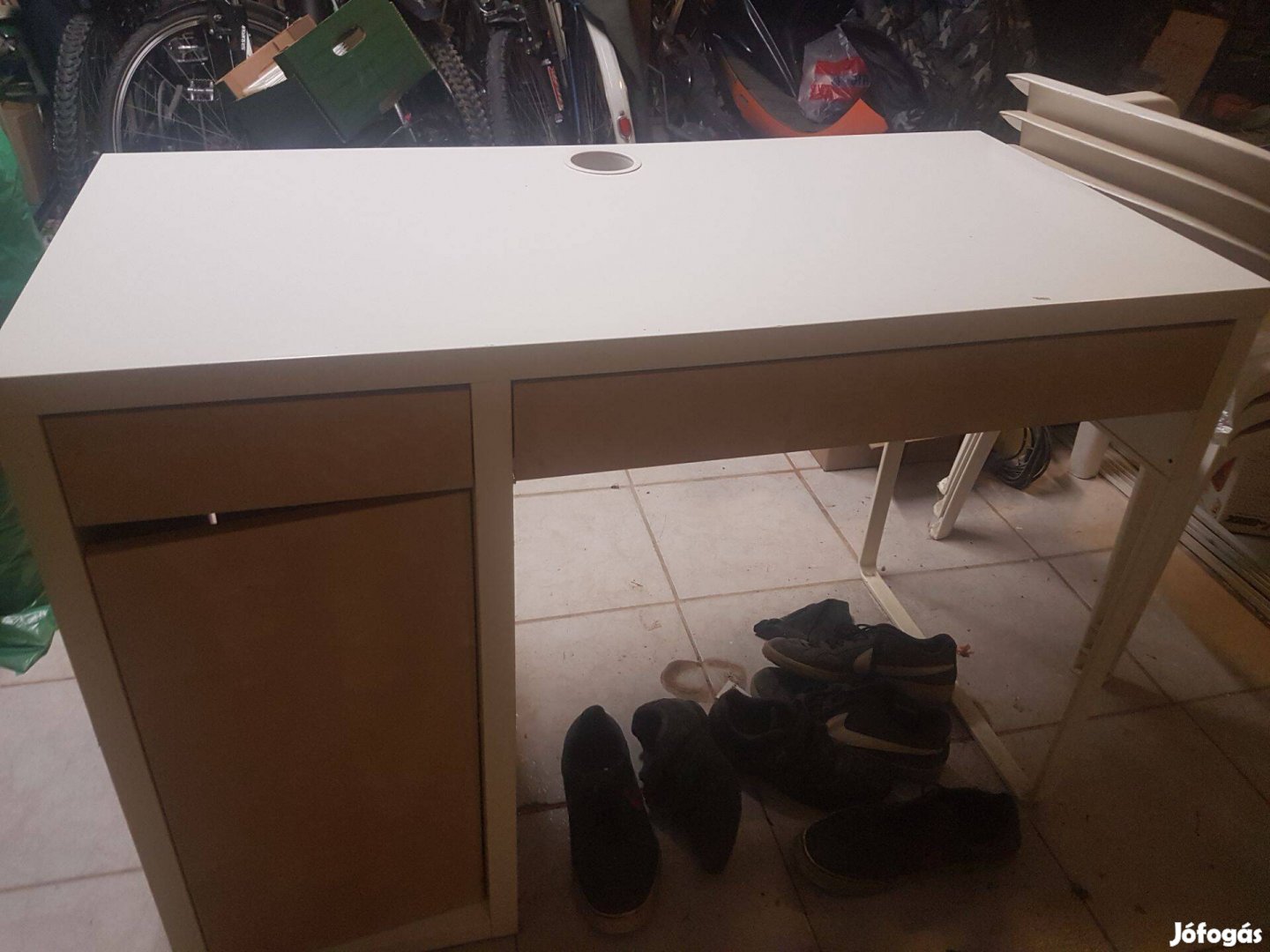 Eladó Ikeás Micke íróasztal