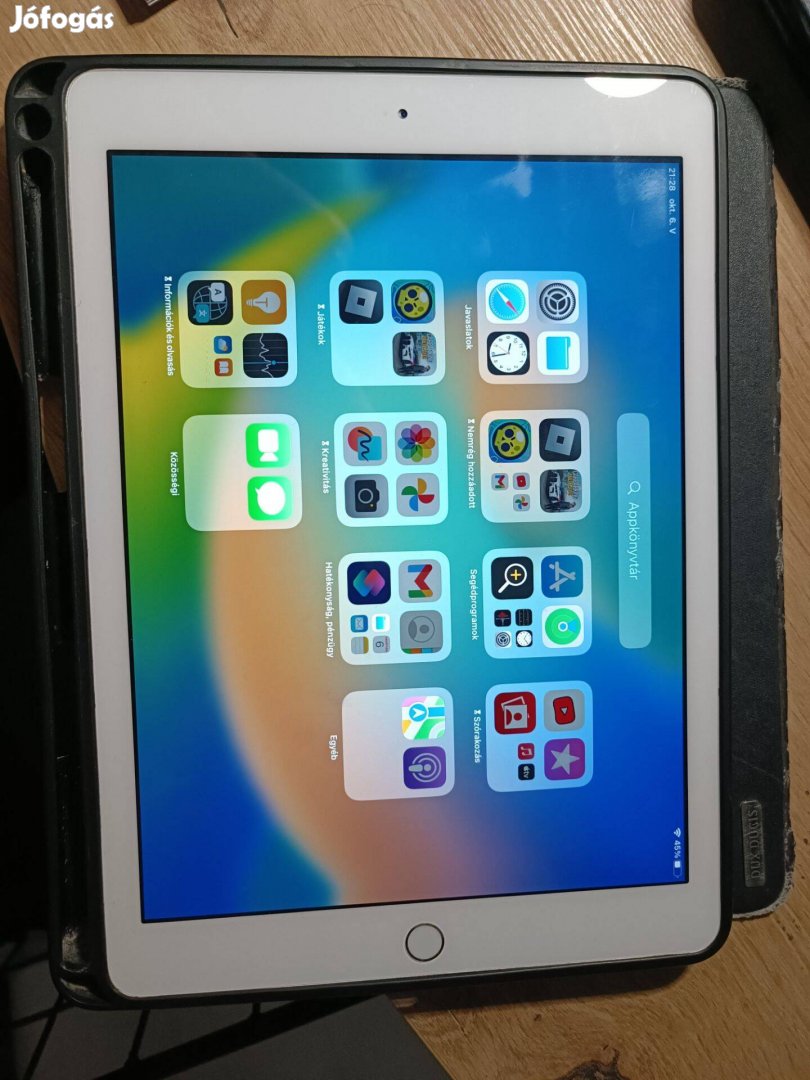 Eladó Ipad 5. generáció 32GB (MP1L2NF/A) tokkal együtt