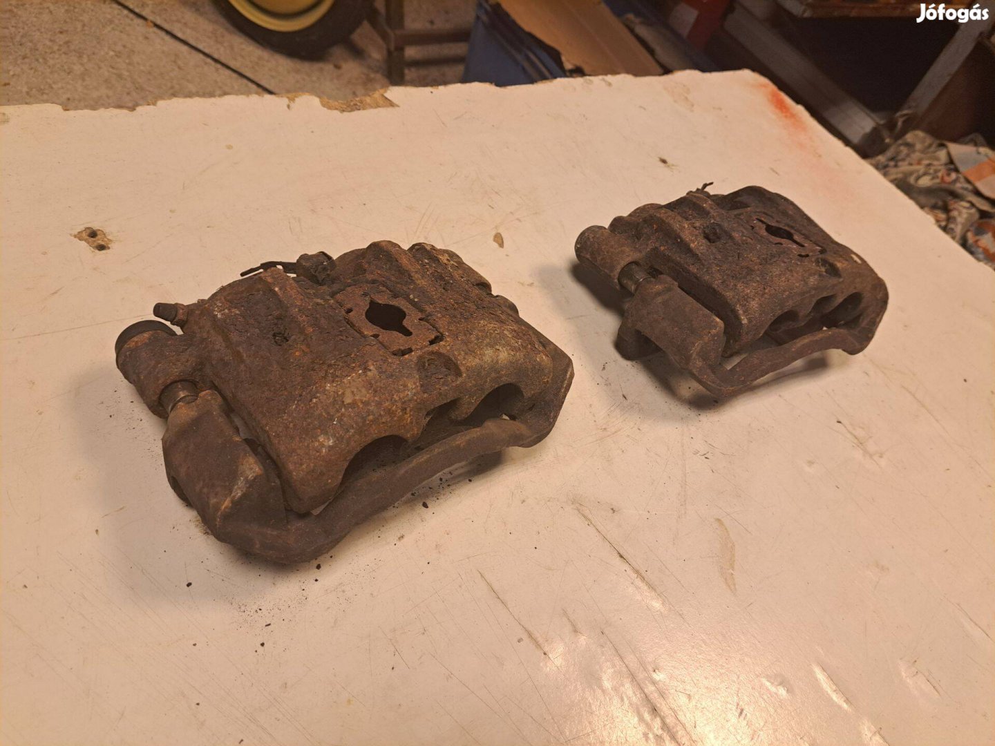 Eladó Iveco Daily III bal balos első féknyereg / fékkengyel