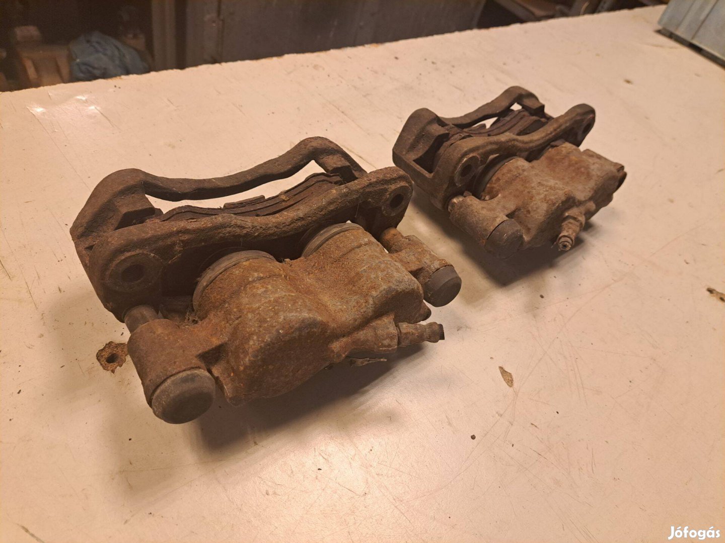 Eladó Iveco Daily III jobb / jobbos első féknyereg / fékkengyel