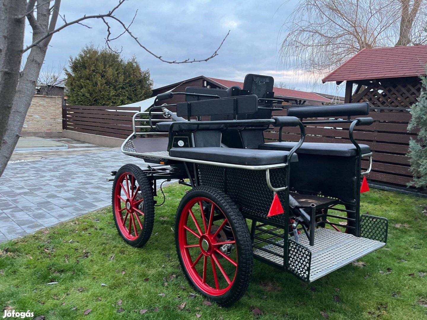 Eladó Jártató Kocsik