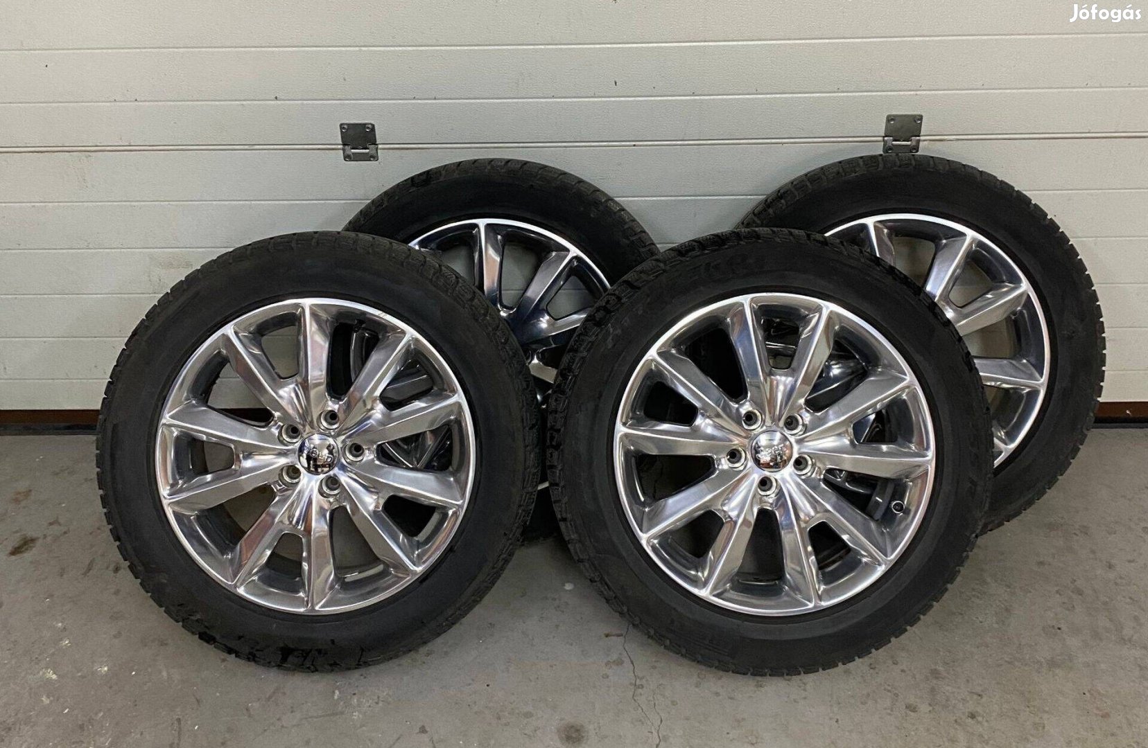 Eladó Jeep Cherokee gyári 18 alufelni garnitúra, téligumival, Tpms-el