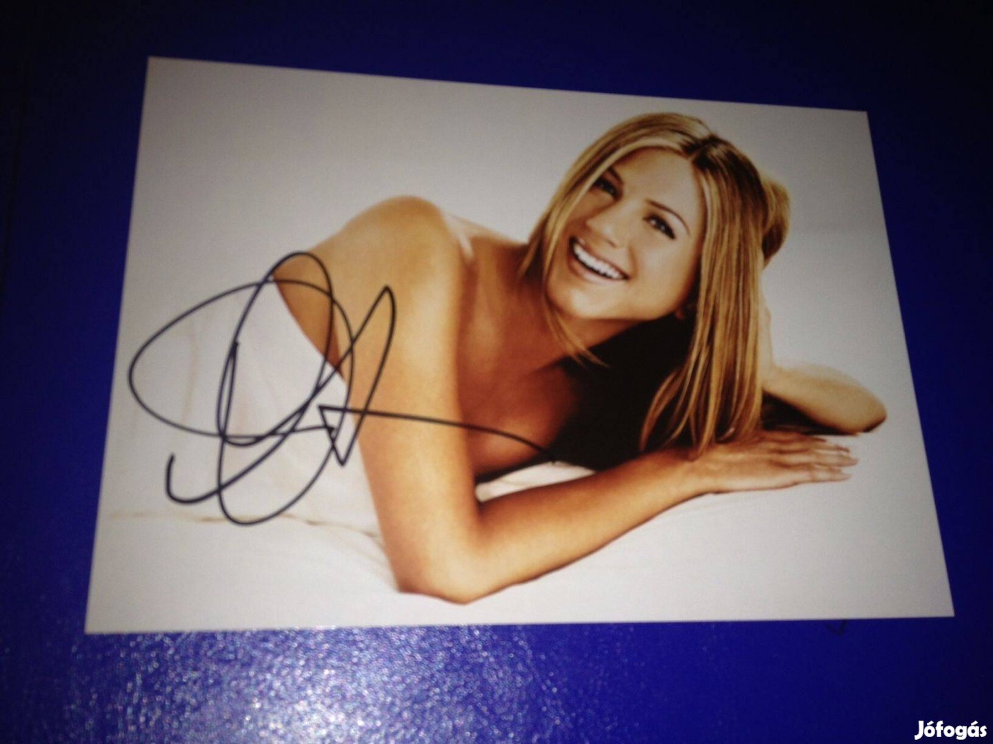 Eladó Jennifer Aniston aláírás, autogram (Friends, Jóbarátok)