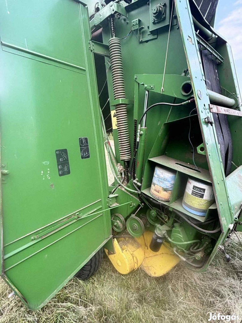 Eladó John Deere 550 körbálázó