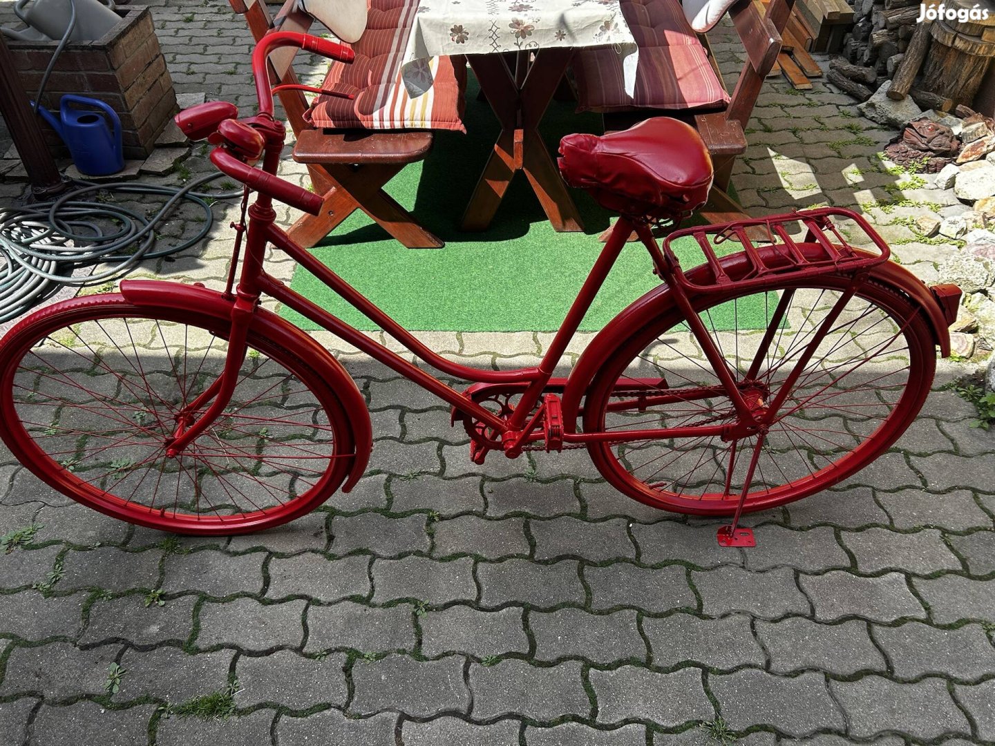 Eladó Kerti dísznek 70 éves piros retró kerékpár!