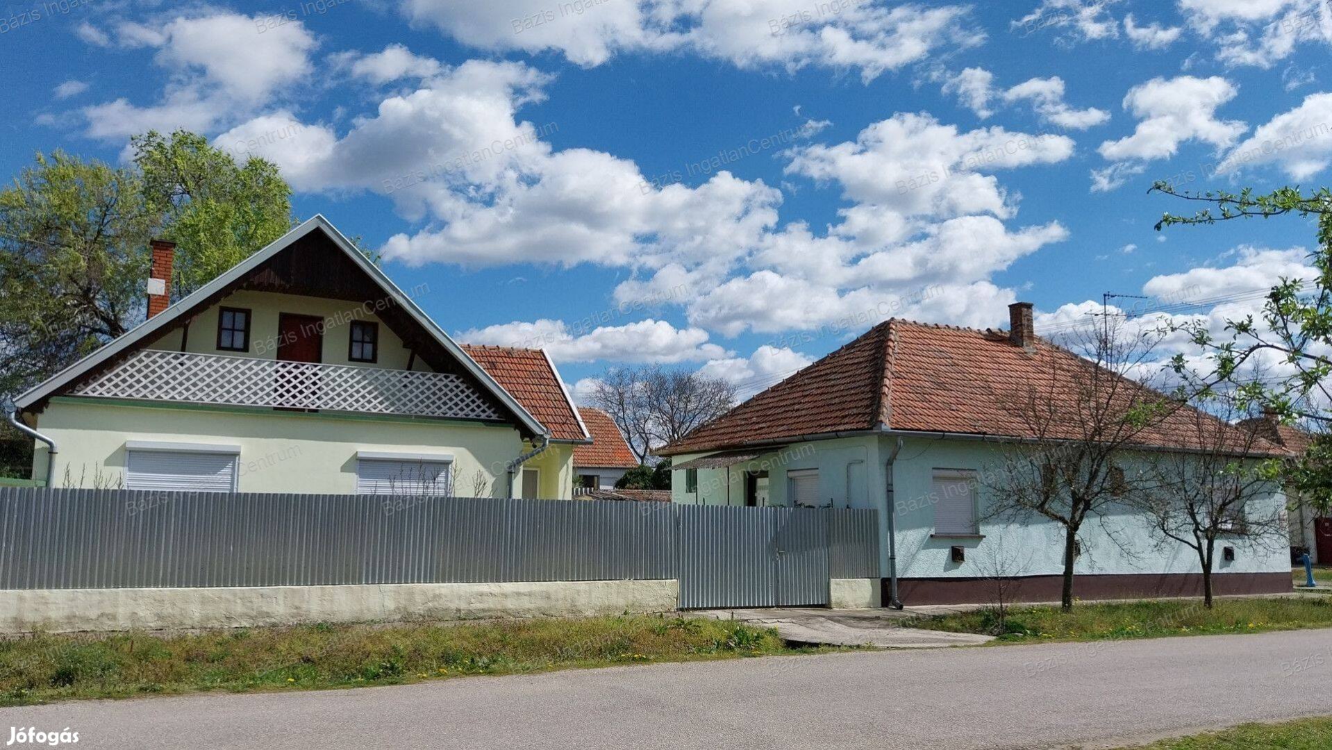 Eladó Két Családi Ház Egy Telken Jánoshalma Központjában