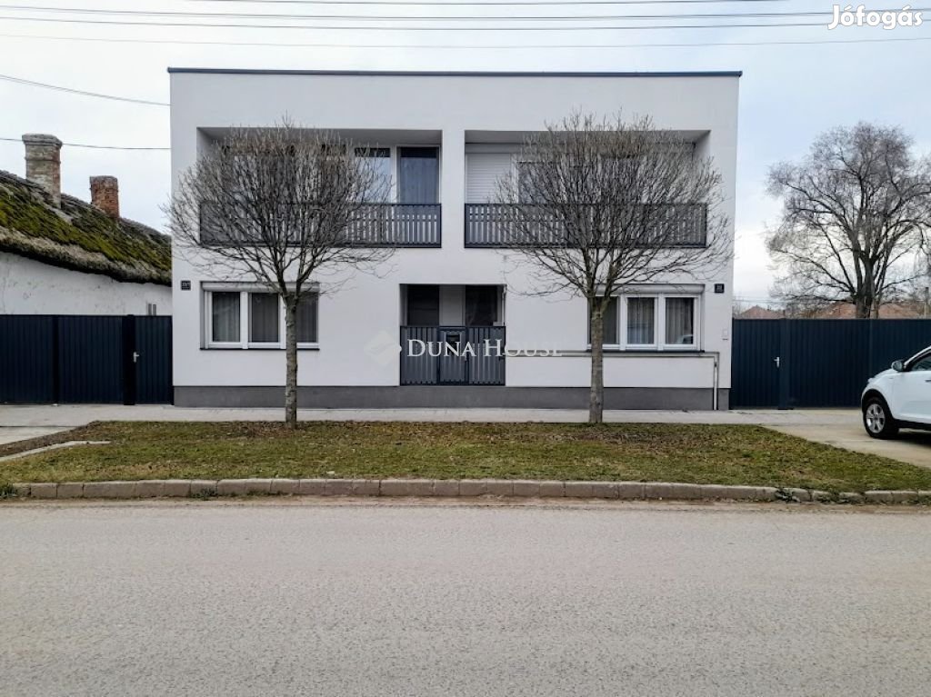 Eladó Kétgenerációs Családi ház, Szarvas