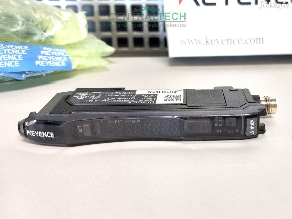 Eladó Keyence LV-N11CP digitális lézeres érzékelő+Keyence LV-NH32/ct2