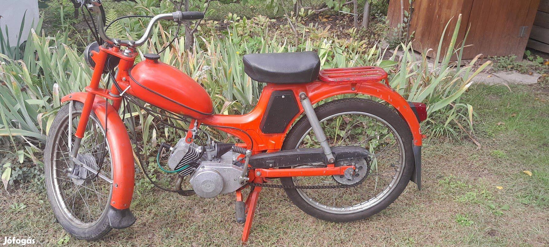 Eladó Komár segédmotor