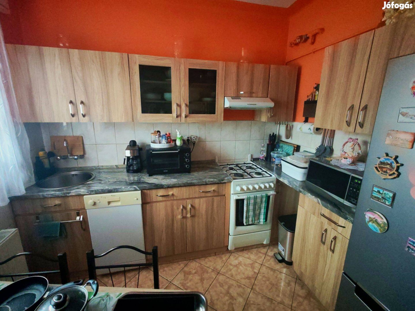 Eladó Konyhabútor gépekkel