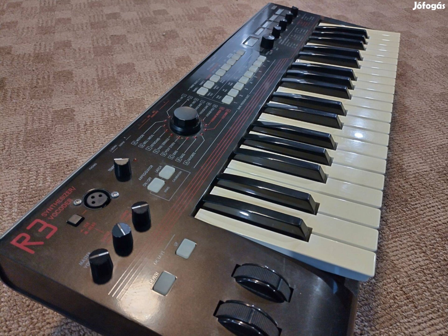 Eladó Korg R3 Vocoder keménytokkal