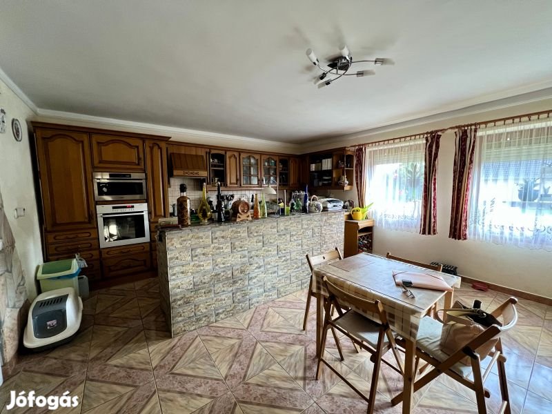 Eladó Kozármislenyben 5 szobás családi ház
