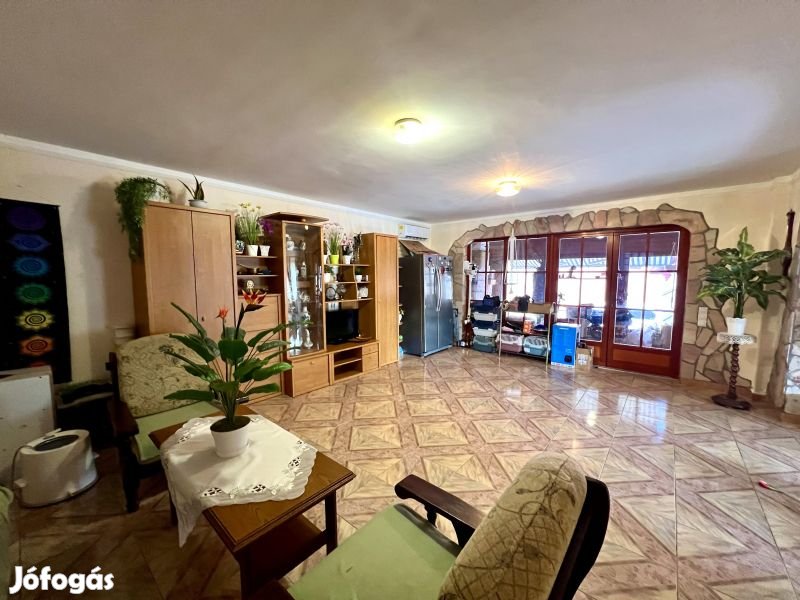 Eladó Kozármislenyben 5 szobás családi ház