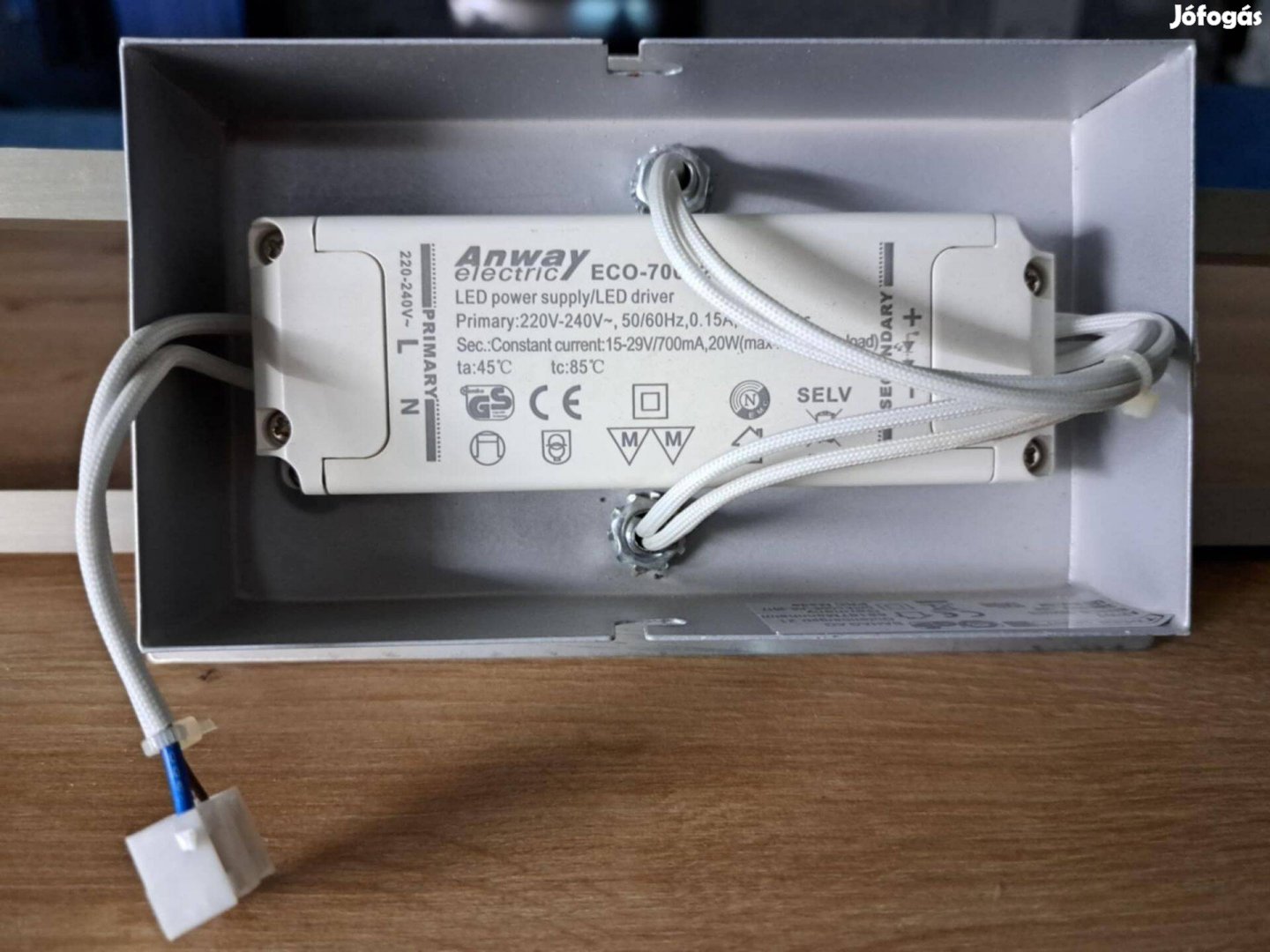 Eladó LED-es lámpa