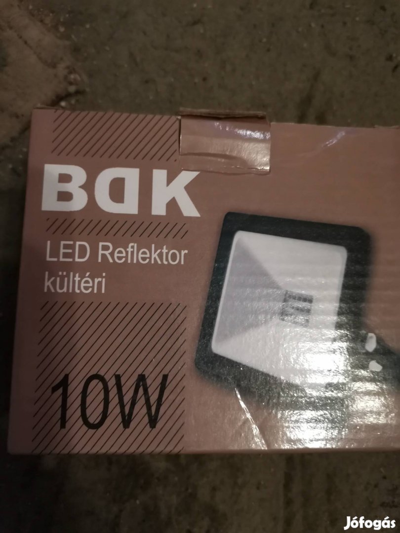 Eladó LED reflektor 4 db