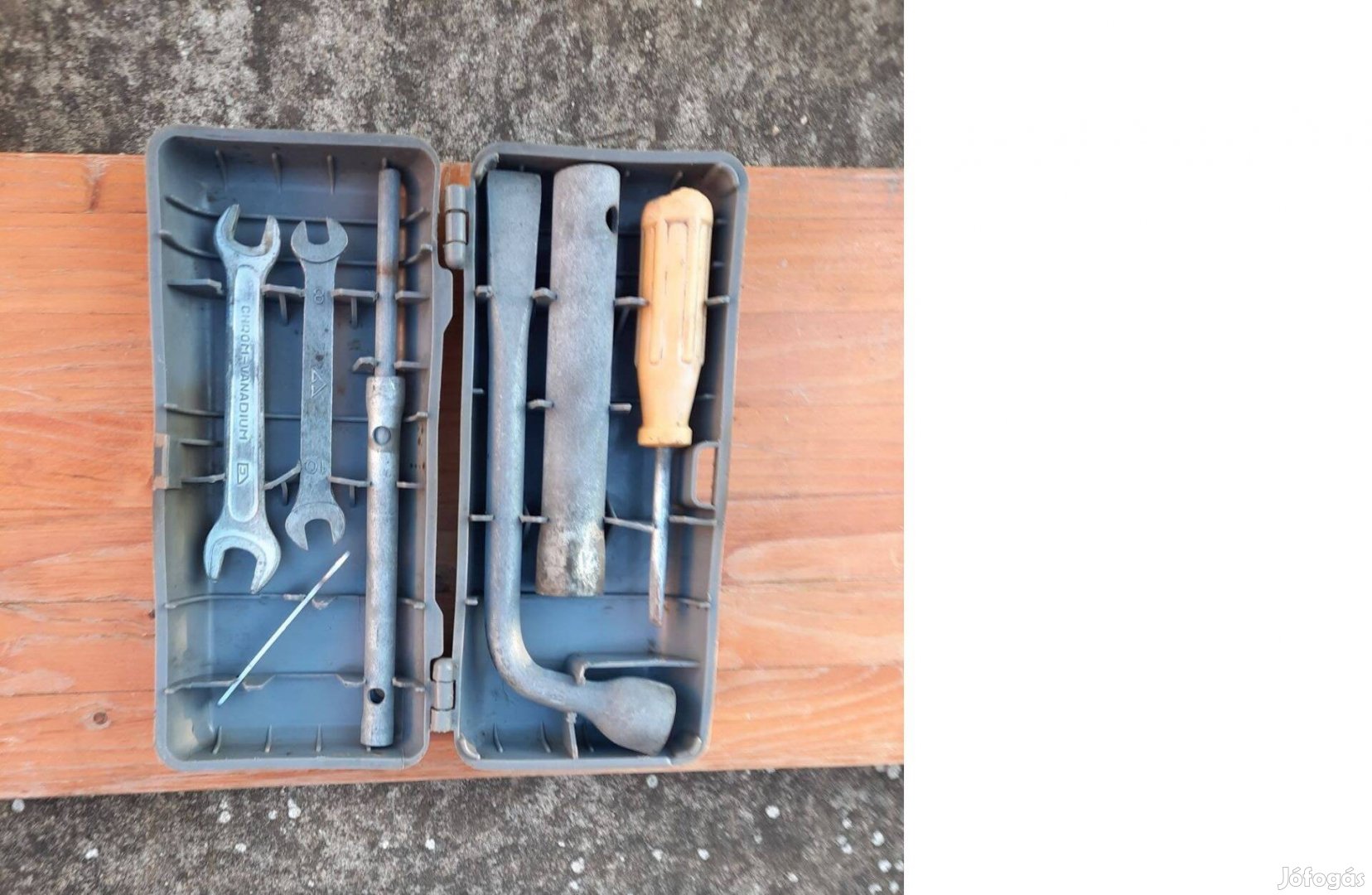 Eladó Lada szerszámos doboz