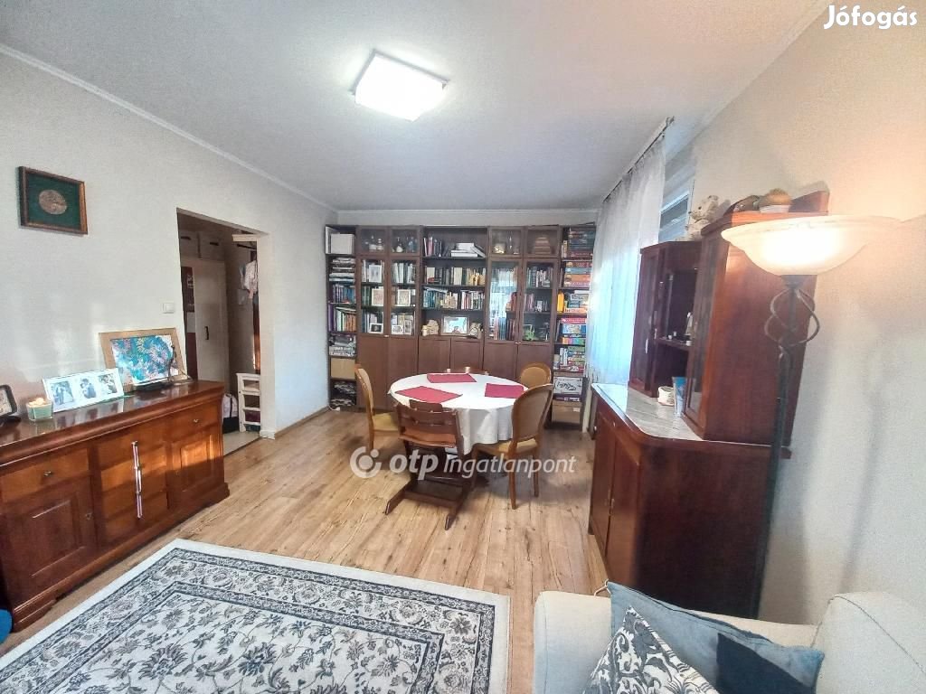 Eladó Lakás, Budapest 15. ker.