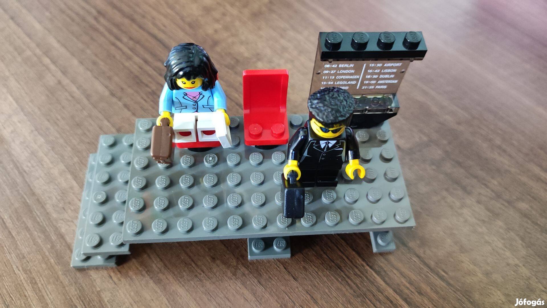 Eladó Lego 4511 peron és figurák