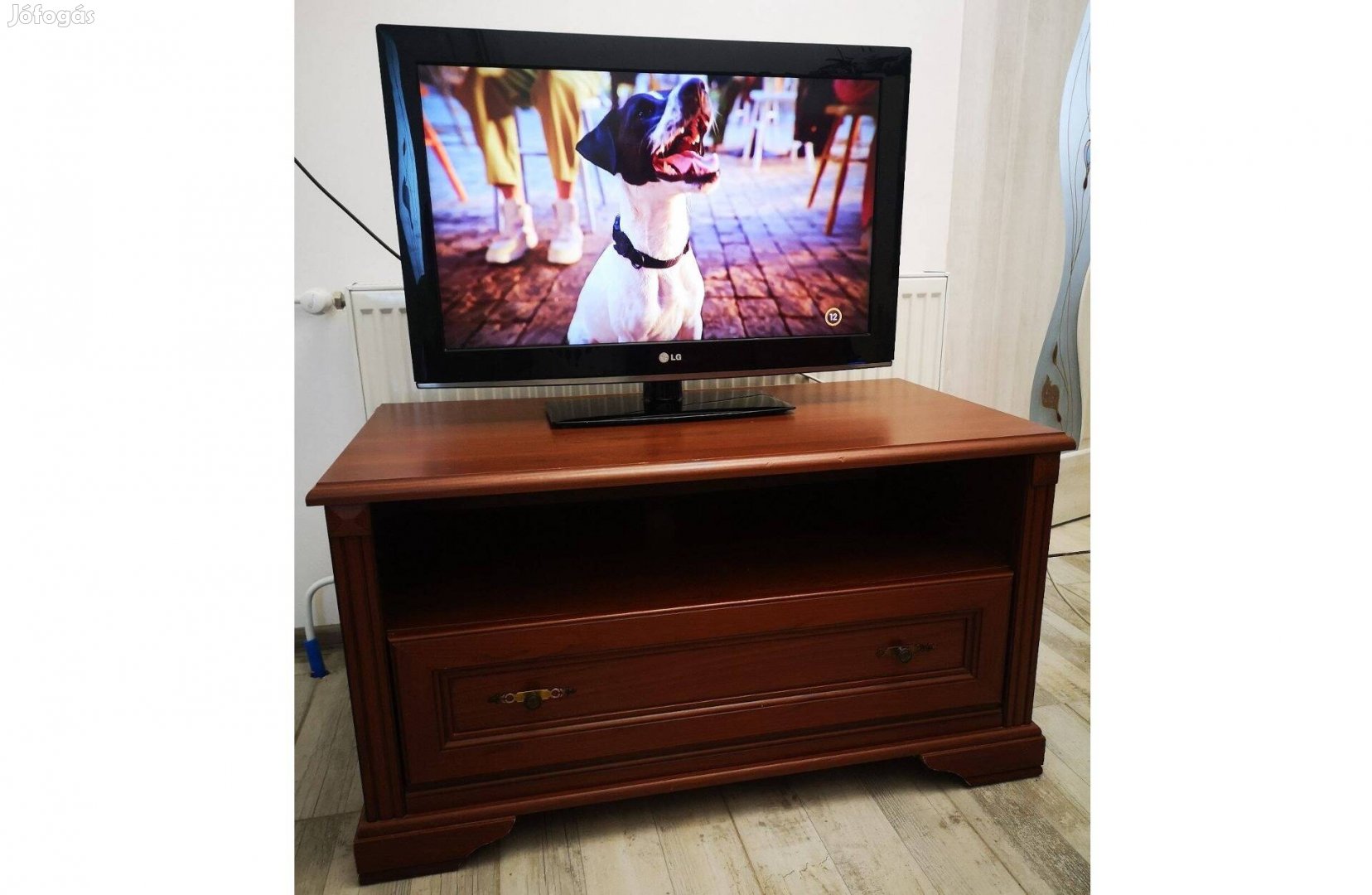 Eladó Lg 32 Full HD tv + tv szekrény