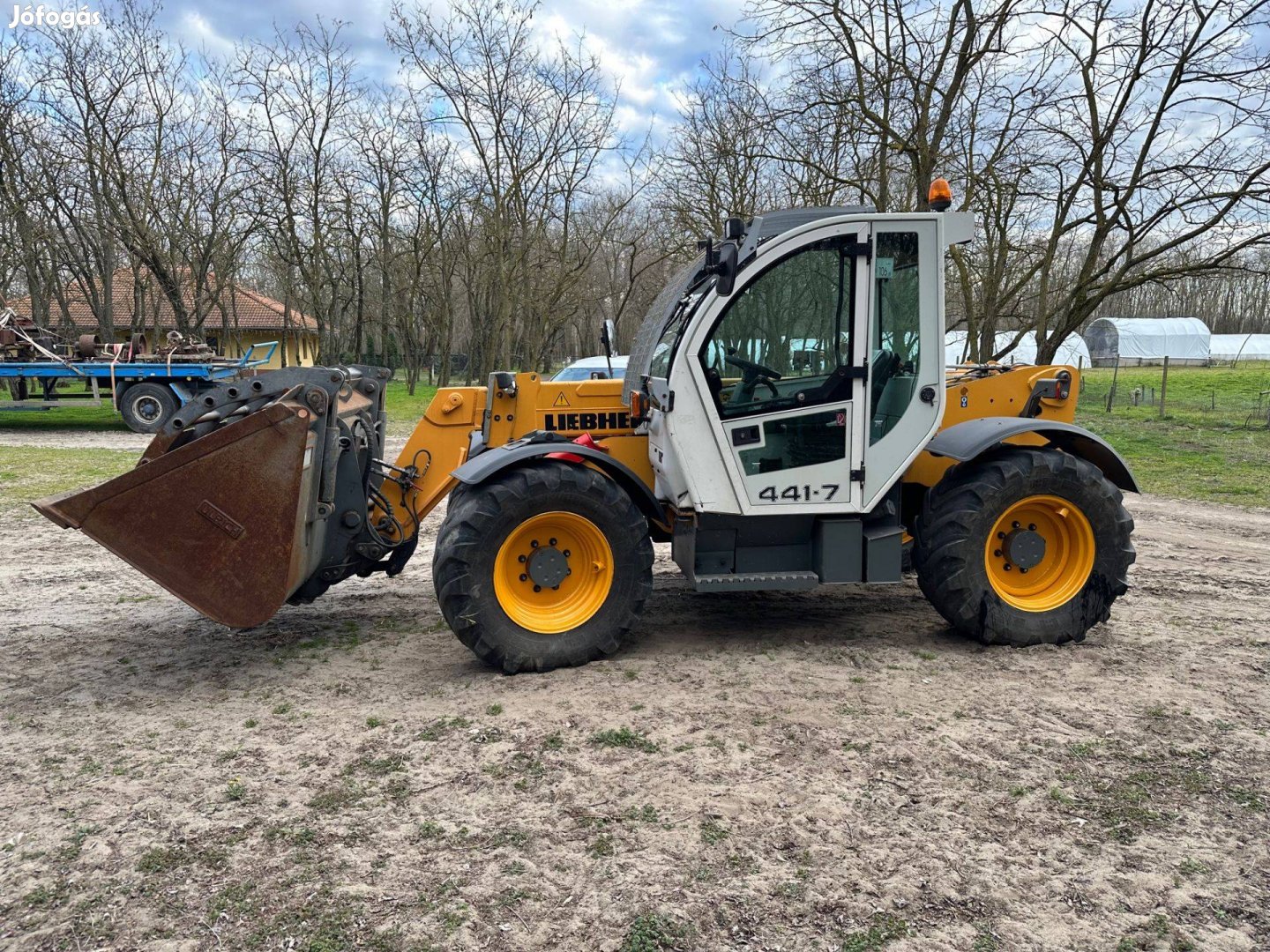 Eladó Liebherr gyártmányú teleszkópos rakodógép