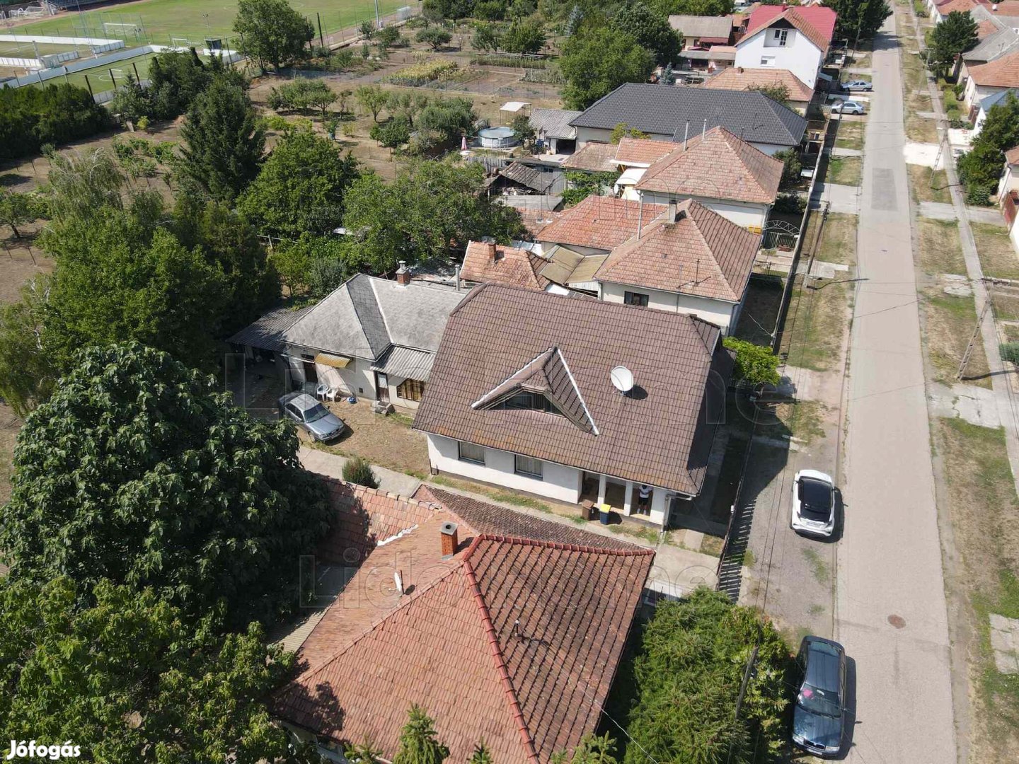 Eladó Lőrinci csendes utcában egy nagy ház nagy telekkel