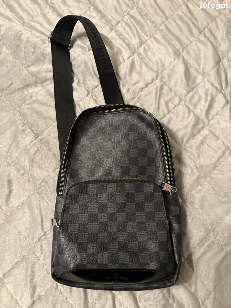 Eladó Louis Vuitton oldaltáska