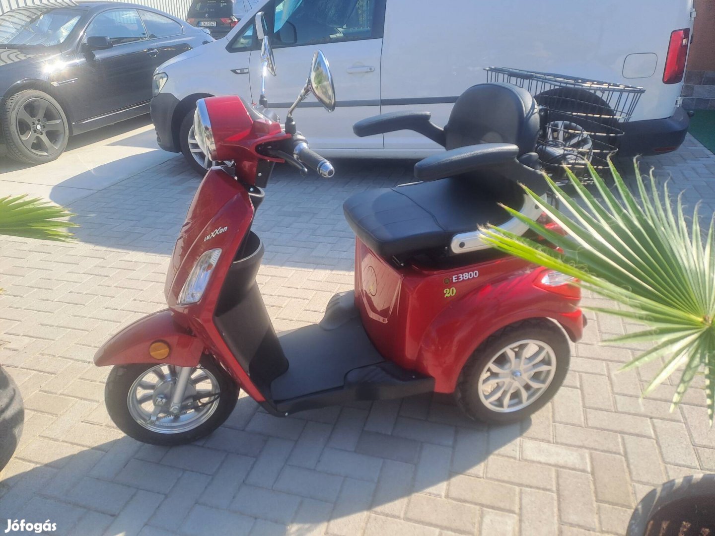 Eladó Luxxon e3800 elektromos moped újszerű összesen 90km-ert futott