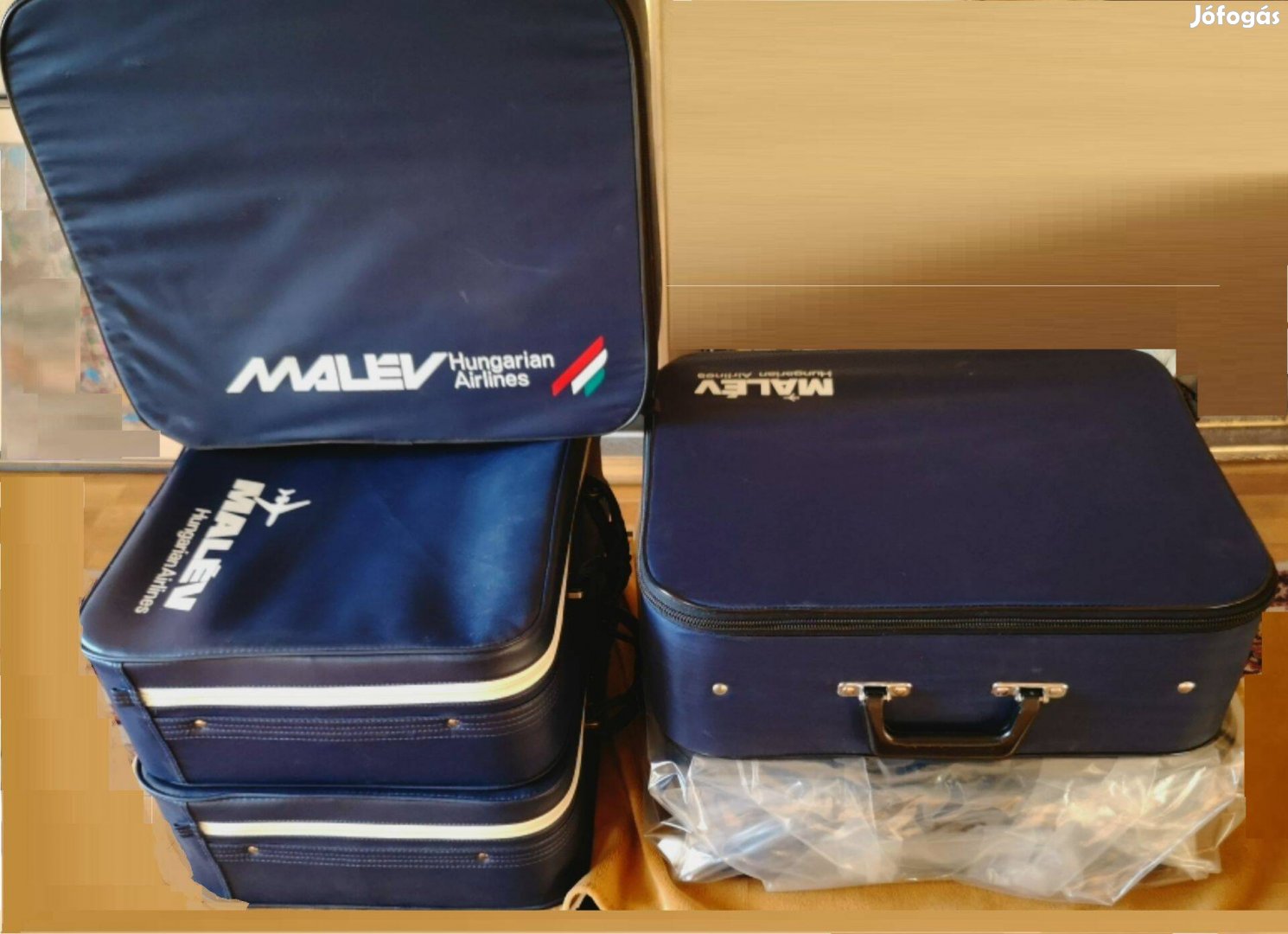 Eladó MALÉV táska utazó bőrönd retró