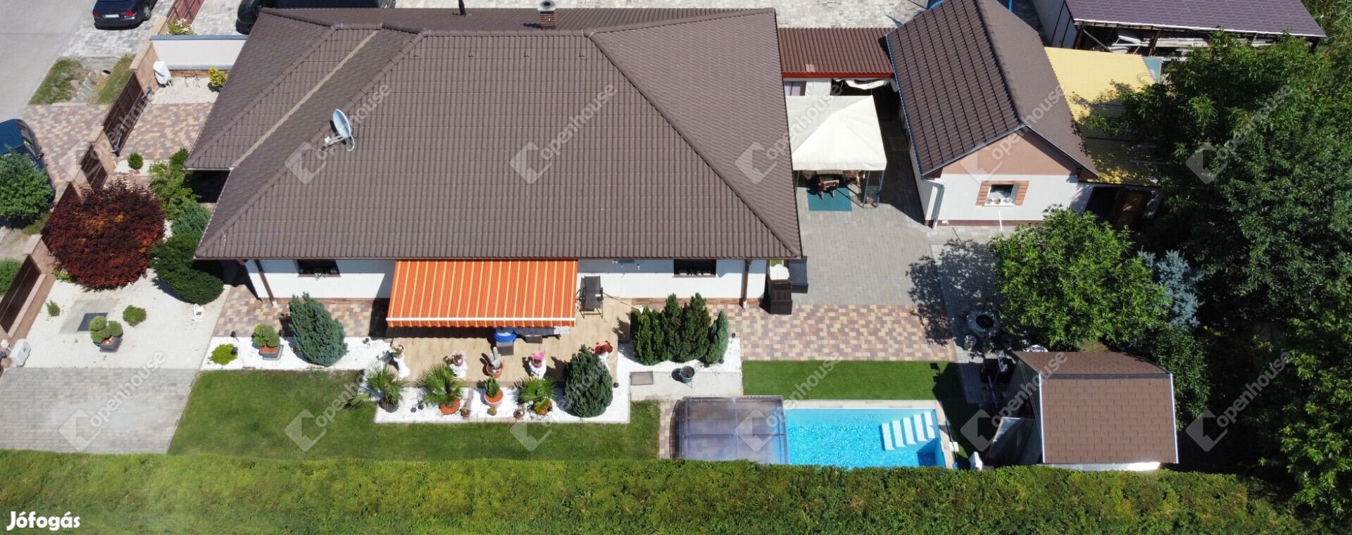 Eladó MEDENCÉS családi ház Siófok családi házas övezetében