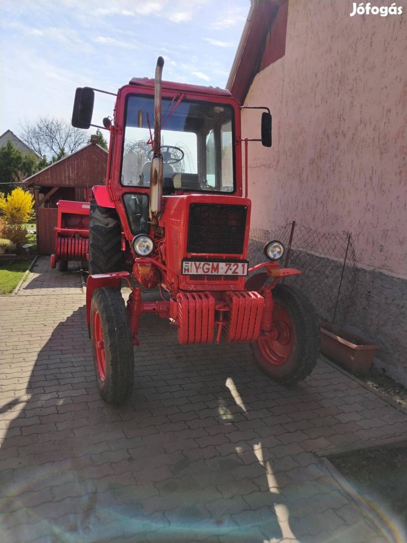 Eladó MTZ 80 -as traktor és kiskocka bálázó tartozékokkal