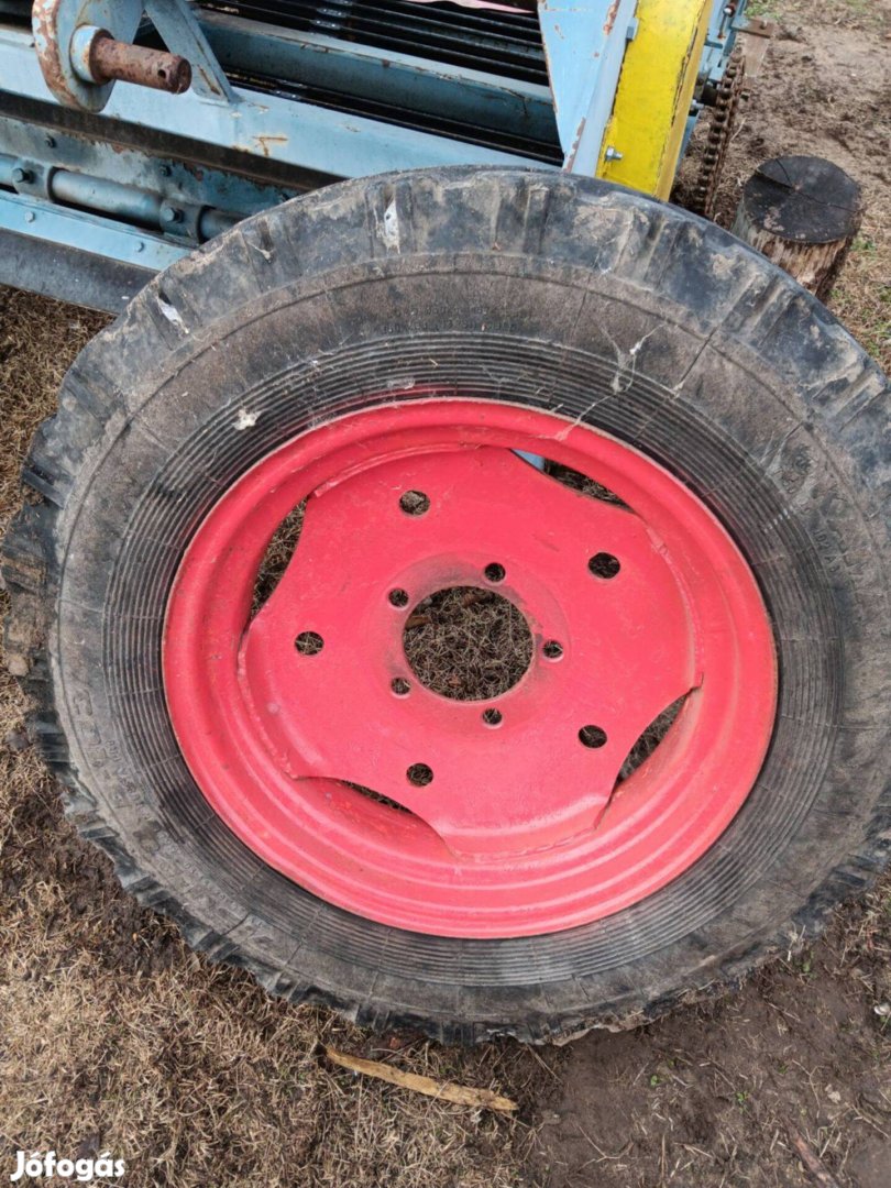 Eladó MTZ első kerék