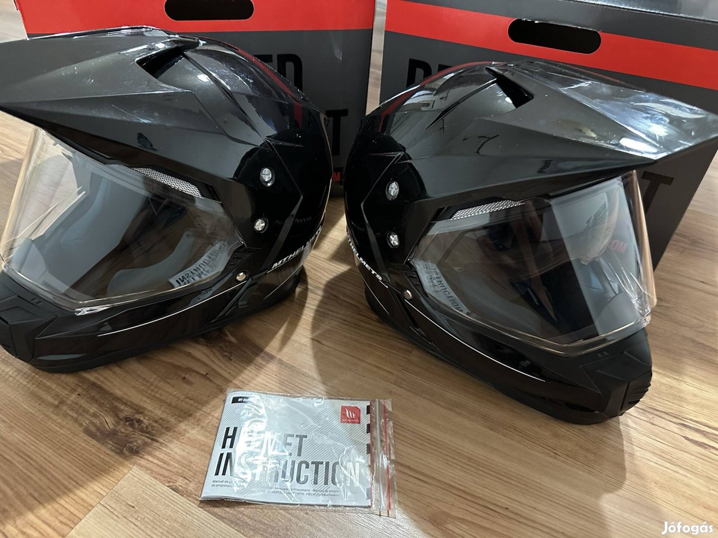 Eladó MT Helmets motoros sisak