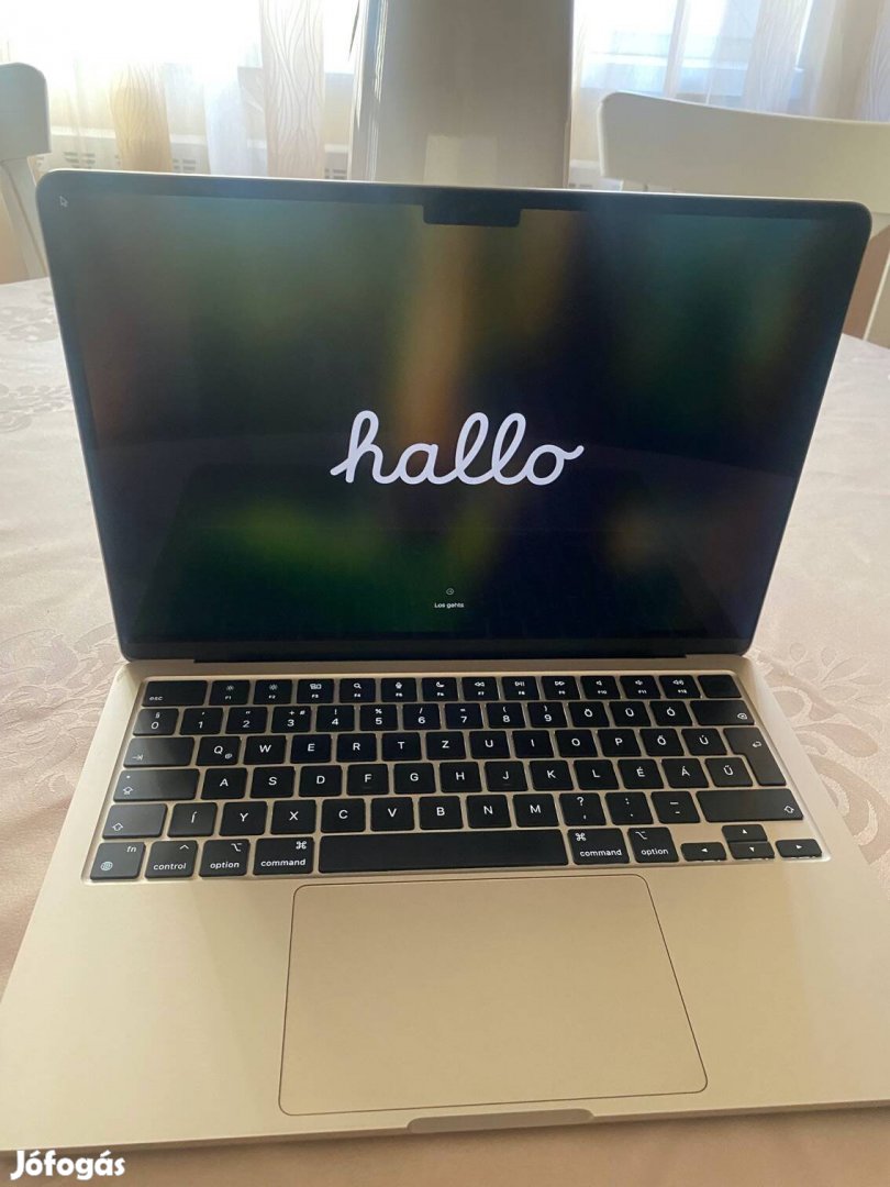 Eladó Macbook Air 13" 2022 M2 chip 8GB/512GB