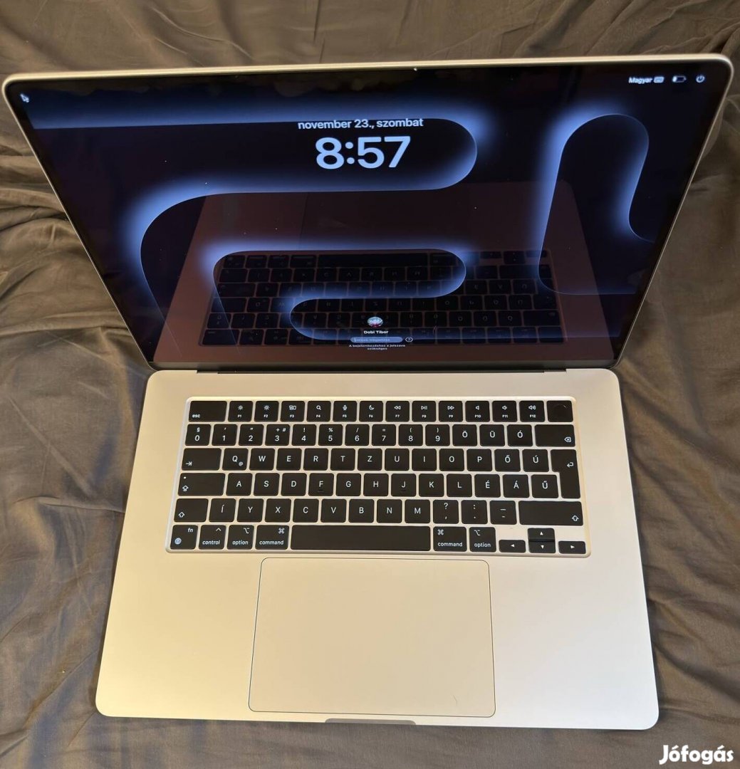 Eladó Macbook Air 15 M3, teljesen újszerű