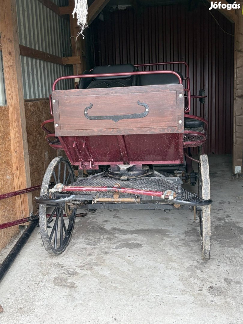 Eladó Maraton kocsi