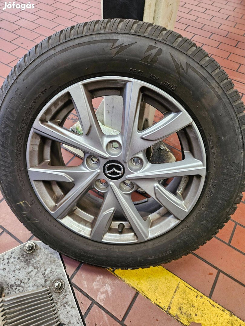 Eladó Mazda CX-3 téligumi szet, sérülésmenetes, defektmentes