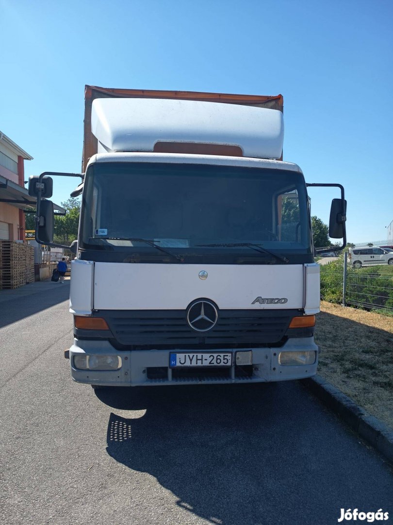 Eladó Mercedes-Benz emelőhátfalas teherautó