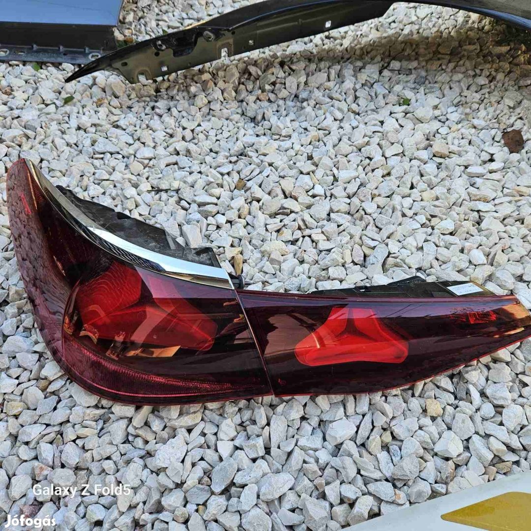 Eladó Mercedes E osztály 2025 bal hátsó lámpa